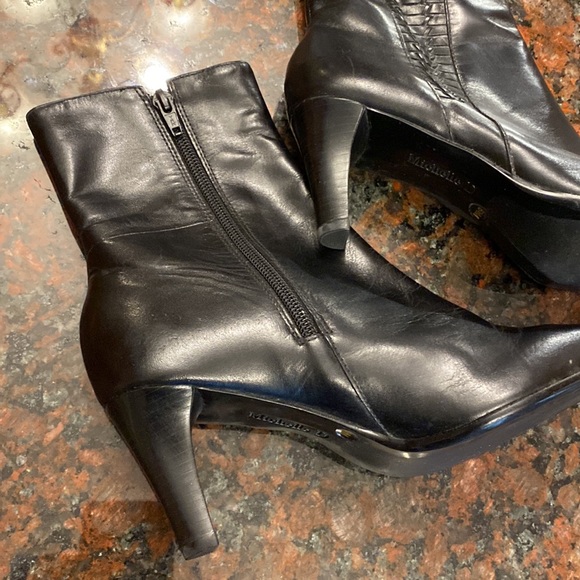 3 Pair of Michelle D Boots - Picture 8 of 10